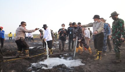 Polda Kalsel Uji Suntik Gambut, Bara Karhutla Turun dari 120°C jadi 30°C