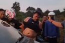 DITANGKAP WARGA - Diduga terlibat tabrak lari dari kawasan S Parman Banjarmasin, pengemudi mobil CR-V hitam dikejar warga hingga ke Sungai Rangas, Kabupaten Banjar, Minggu (6/9/2026) petang. (foto:istimewa)
