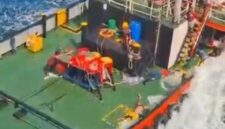 Kapal TIM SAR gabungan saat melakukan pencarian korban hilangnya Kapal Virgo Transport 8.( foto istimewa)

 