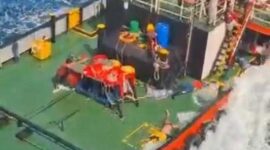 Kapal TIM SAR gabungan saat melakukan pencarian korban hilangnya Kapal Virgo Transport 8.( foto istimewa)

 