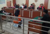 Terdakwa Henny Rupianti SH, seorang notaris yang didakwa melakukan tindak pidana penipuan dan kini harus duduk di kursi pesakitan.
(Foto Istimewa)