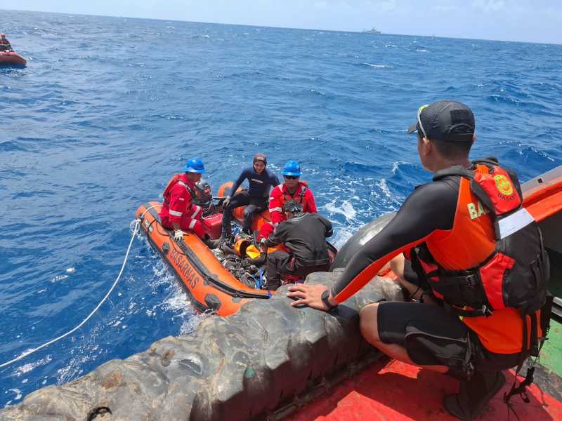 Penyelam BSG Temukan Satu Korban di Kabin KM Virgo Transport 8