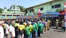 Satu Antrean, Banyak Harapan di Bazar HUT ke-81 TNI