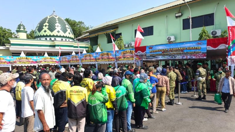 Satu Antrean, Banyak Harapan di Bazar HUT ke-81 TNI