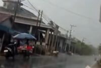 Tangkapan layar video Instagram @kabarbanuakalsel yang memperlihatkan hujan deras mengguyur kawasan Juai, Kabupaten Tabalong, Sabtu (5/9/2026)
