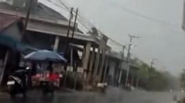 Tangkapan layar video Instagram @kabarbanuakalsel yang memperlihatkan hujan deras mengguyur kawasan Juai, Kabupaten Tabalong, Sabtu (5/9/2026)

