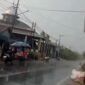 Tangkapan layar video Instagram @kabarbanuakalsel yang memperlihatkan hujan deras mengguyur kawasan Juai, Kabupaten Tabalong, Sabtu (5/9/2026)
