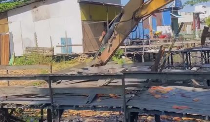 Demi Normalisasi Sungai, Pemko Banjarmasin Gusur Bangunan di Sungai Veteran