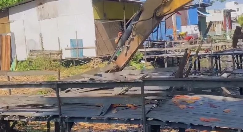 Demi Normalisasi Sungai, Pemko Banjarmasin Gusur Bangunan di Sungai Veteran