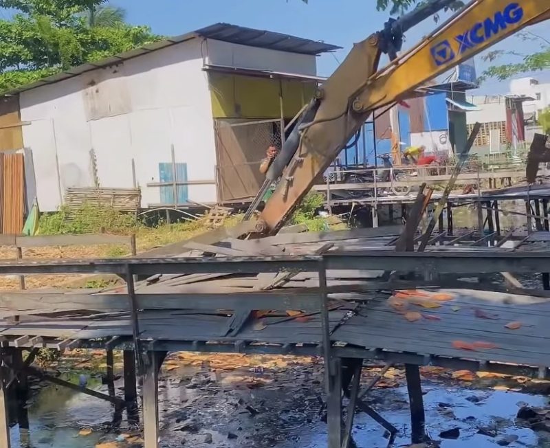 Demi Normalisasi Sungai, Pemko Banjarmasin Gusur Bangunan di Sungai Veteran