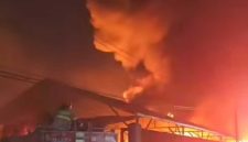 Di Tengah Kesibukan Padamkan Karhutla, Gudang Solar di Indrasari Martapura Terbakar Hebat Di Tengah Kesibukan Padamkan Karhutla, Gudang Solar di Indrasari Martapura Terbakar Hebat