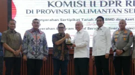 Gubernur, H Muhidin mengapresiasi kunjungan kerja spesifik Komisi II DPR RI ke Provinsi Kalsel, berlangsung di Gedung Idham Chalid Banjarbaru (foto: adpim)
