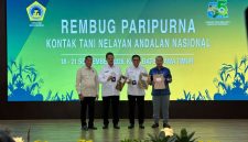 Penghargaan Adhi Bhakti Tani Nelayan Utama Diterima Gubernur Kalsel