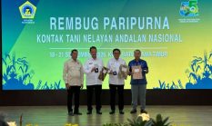 Penghargaan Adhi Bhakti Tani Nelayan Utama Diterima Gubernur Kalsel