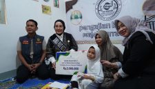 Bunda PAUD Banjarmasin Salurkan Tabungan Pendidikan Rp5 Juta untuk Anak Guru Honorer yang Wafat