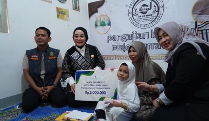 Bunda PAUD Banjarmasin Salurkan Tabungan Pendidikan Rp5 Juta untuk Anak Guru Honorer yang Wafat