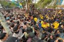 Pagar DPRD Kalsel Jebol, Demo Mahasiswa Tuntut Karhutla jadi Bencana Nasional Berakhir Ricuh