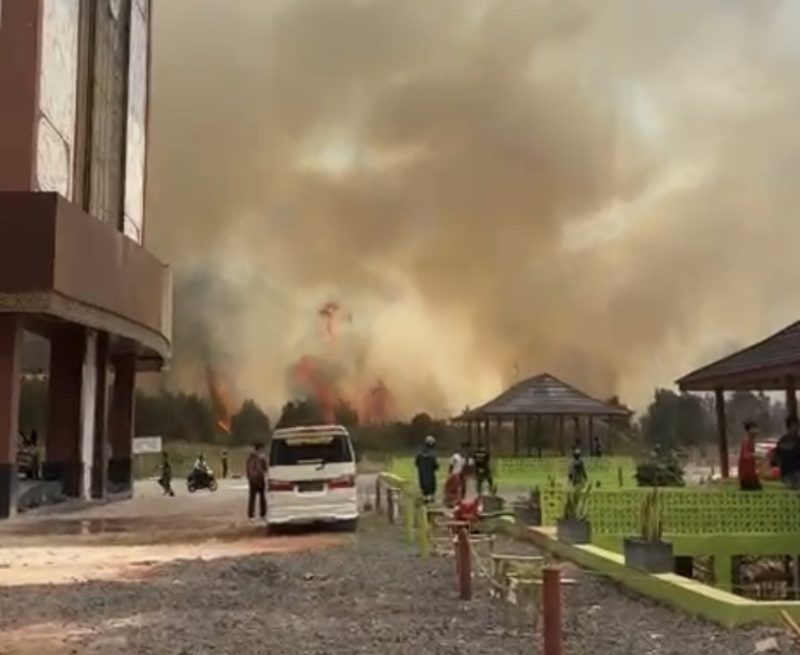 Karhutla Serang Kawasan Kampus Uniska, Ribuan Mahasiswa Dipulangkan