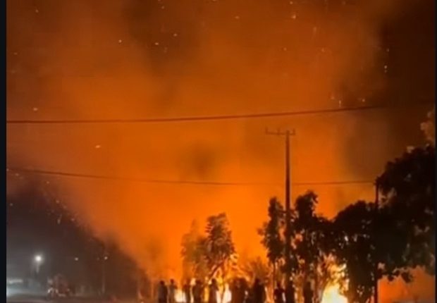 Langit Banjarbaru Memerah, Karhutla Lahap Lahan di Jalan Golf Menuju Bandara