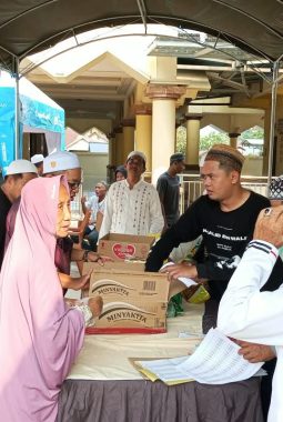 Masjid Jami Baitul Abror Gelar Program Bahan Pokok Murah Dari Jamaah Untuk Jamaah